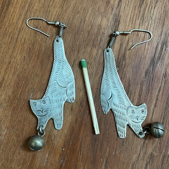Vintage Silver Stamped Cat Playing with Ball Bell Earrings - Picture 6 of 6
